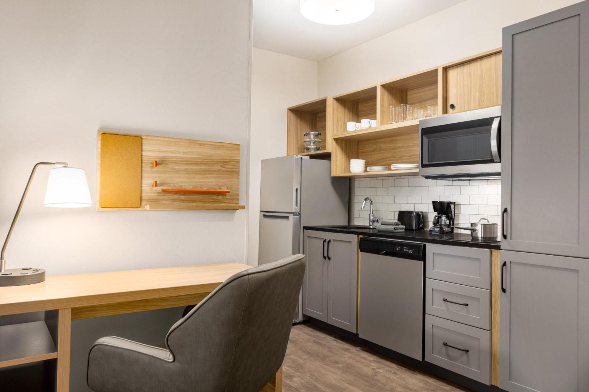 Candlewood Suites Miami - Doral By Ihg Tamiami Eksteriør billede